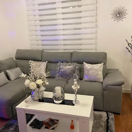 Ferrer Gutierrez Ii Apartman *